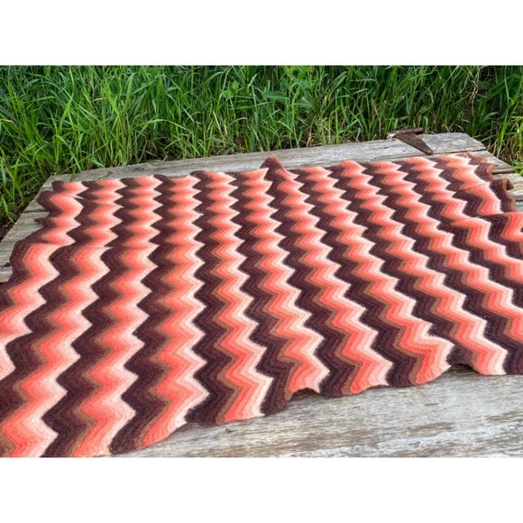 Vintage Chevron Wool Small Crochet Afghan Lapghan Orange Brown Retro - Picture 12 of 13